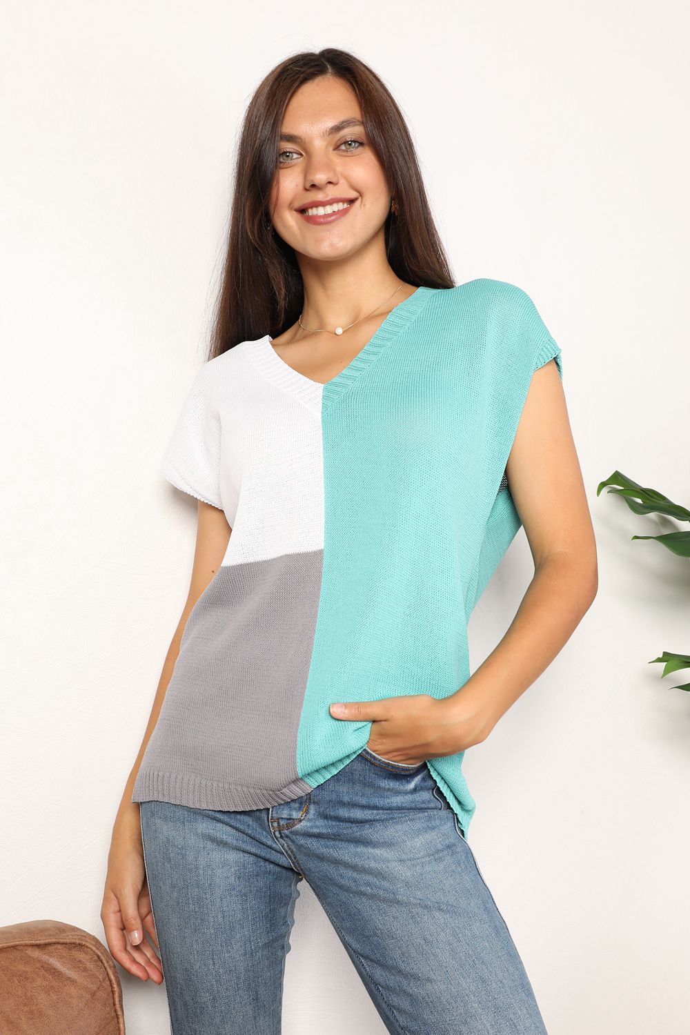 Colorblock V-Neck Knit Top