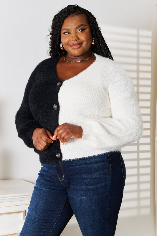 Contrast Button V-Neck Cardigan in Black